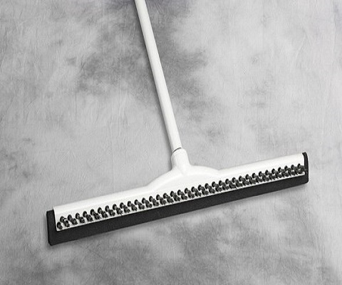 Moss PushNScrub Squeegee Plastic w/natural Rubber